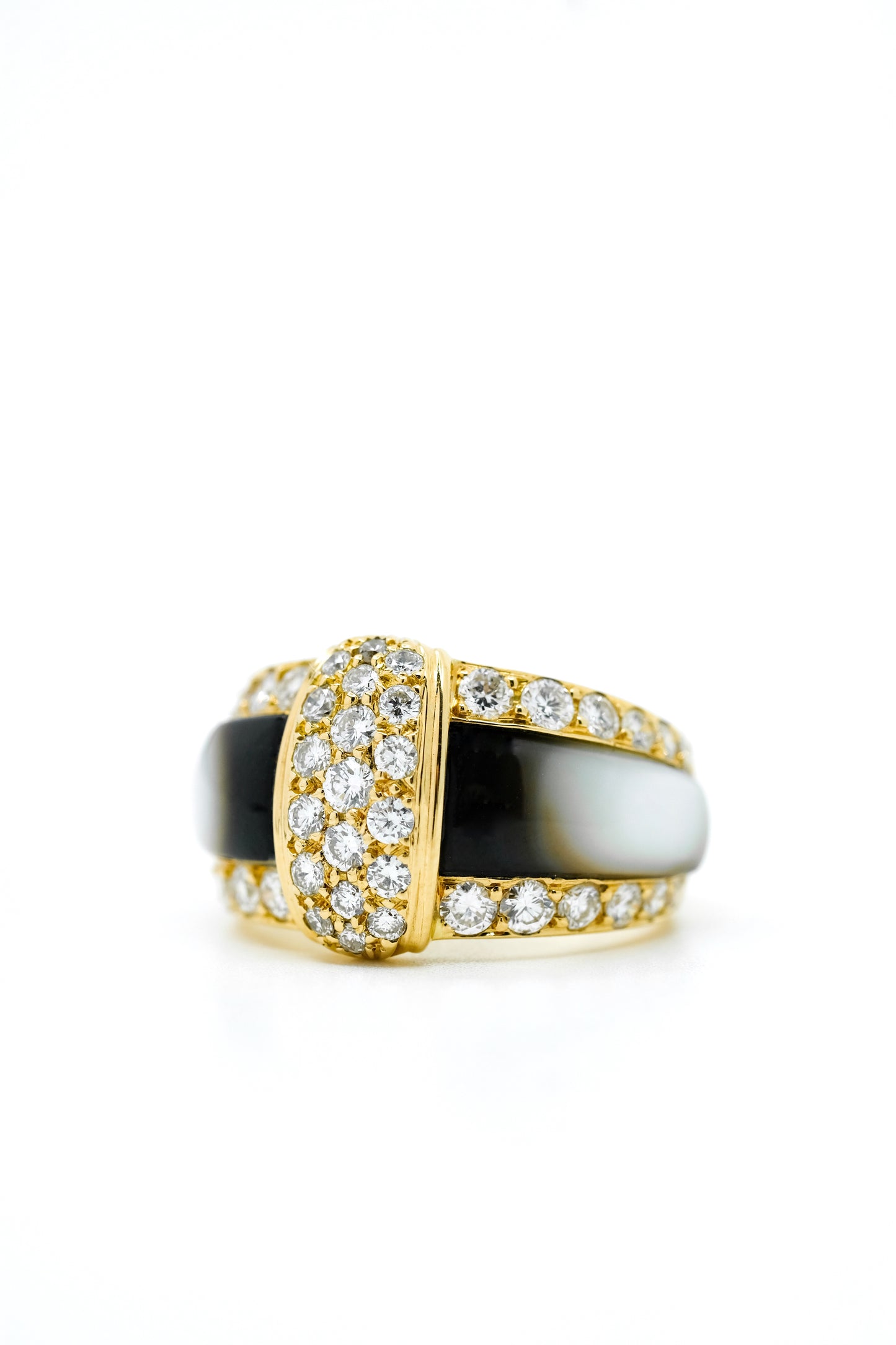 Van Cleef & Arpels Ring Yellow gold, Gray mother-of-pearl and Diamonds - c. 1980