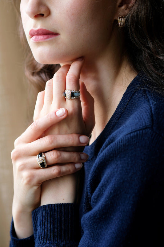 Van Cleef & Arpels Yellow gold, Onyx & Diamond ring - c. 1980