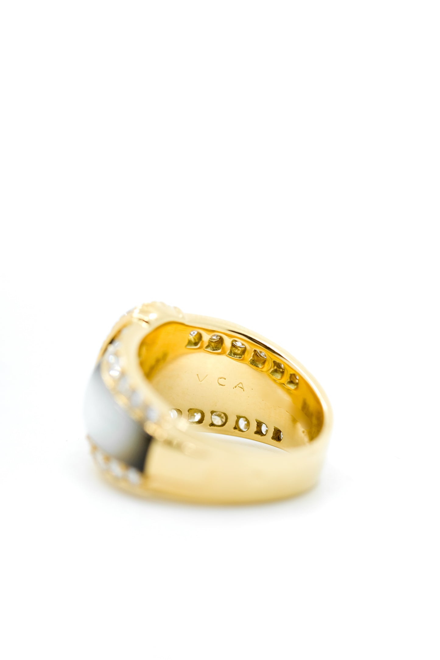 Van Cleef & Arpels Ring Yellow gold, Gray mother-of-pearl and Diamonds - c. 1980