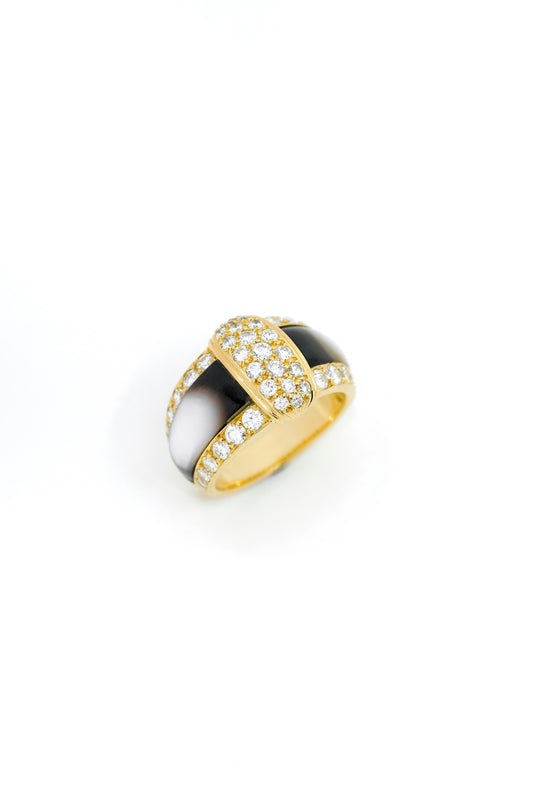 Van Cleef & Arpels Ring Yellow gold, Gray mother-of-pearl and Diamonds - c. 1980