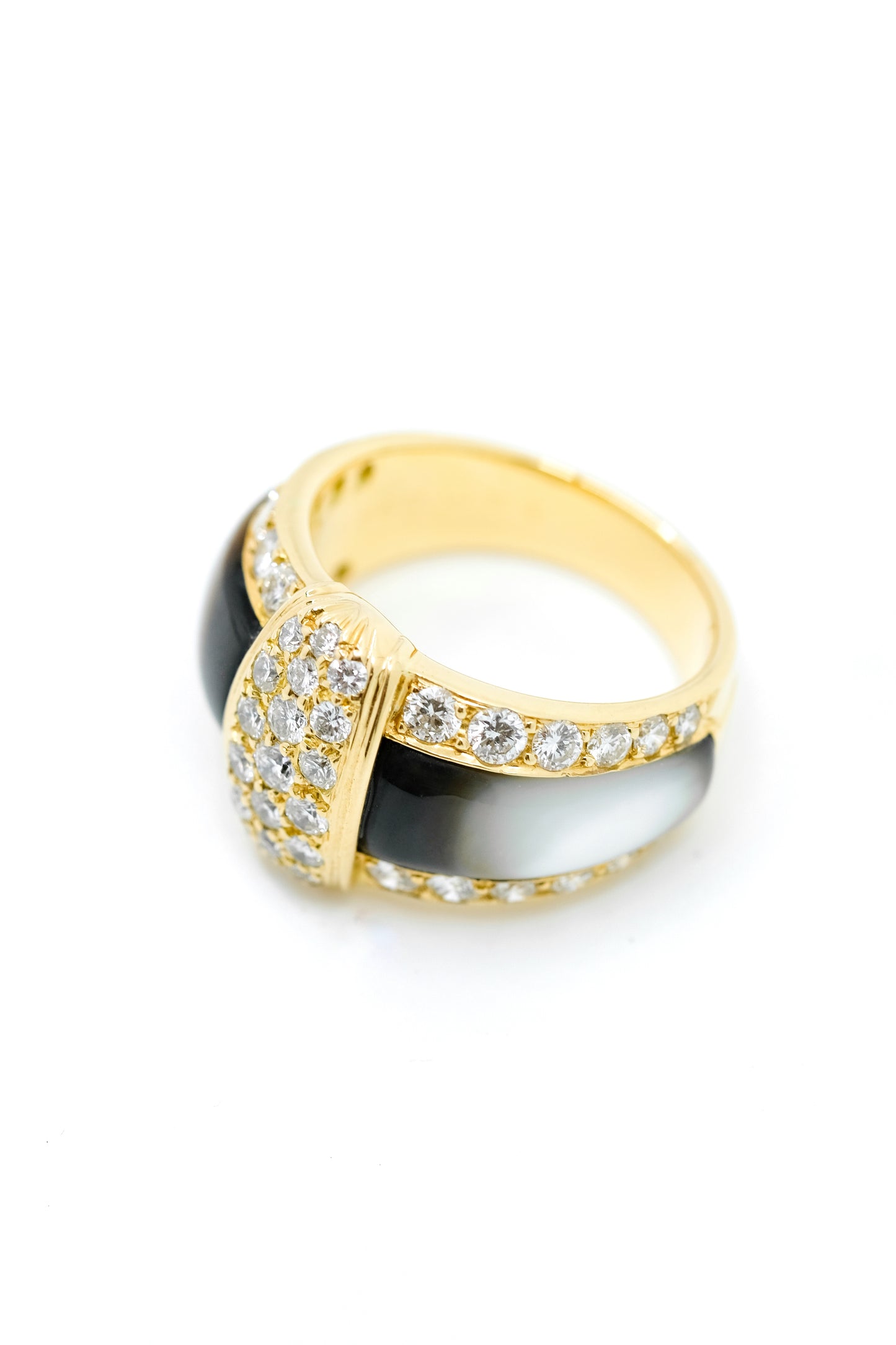 Van Cleef & Arpels Ring Yellow gold, Gray mother-of-pearl and Diamonds - c. 1980