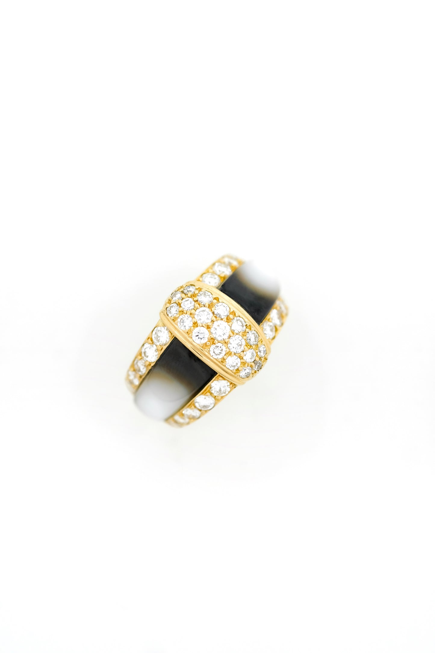 Van Cleef & Arpels Ring Yellow gold, Gray mother-of-pearl and Diamonds - c. 1980